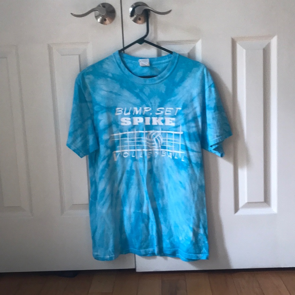 Bump set spike tee.
